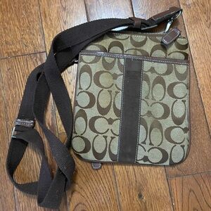 Ladies vintage Coach Crossbody Bag